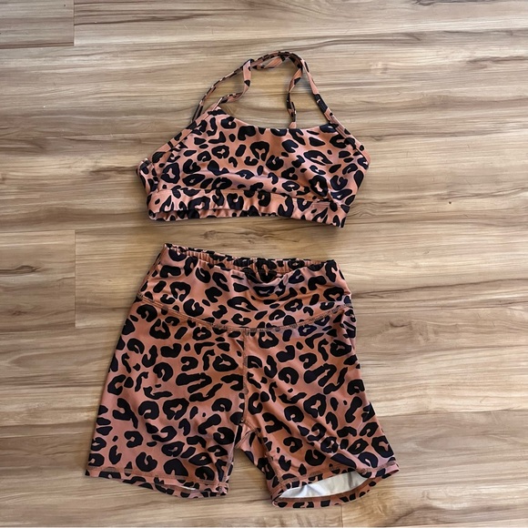 Leopard set - Picture 2 of 3